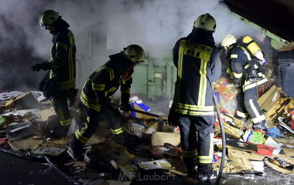 Feuer Papp Presscontainer Koeln Hoehenberg Bochumerstr P283.JPG - Miklos Laubert